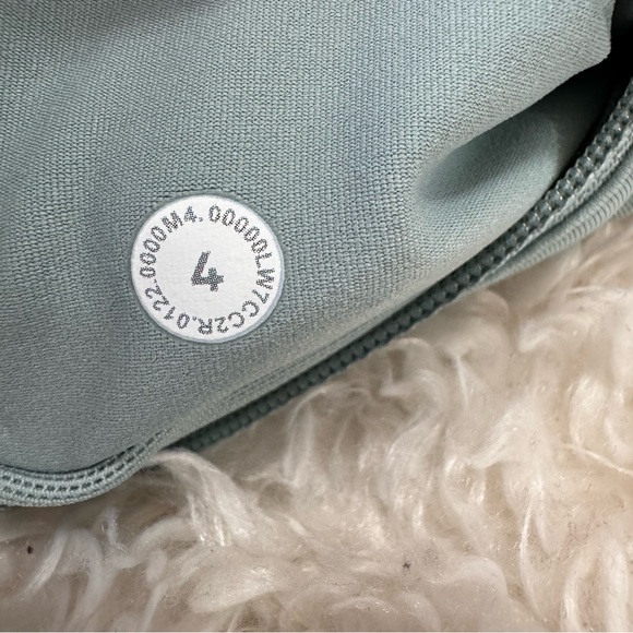 Lululemon Speed Up Low-Rise Lined Short 2.5" Size 4 - Picture 12 of 12